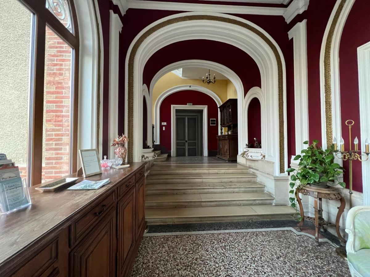 Chateau De Crenille Chaumes-en-Brie 外观 照片