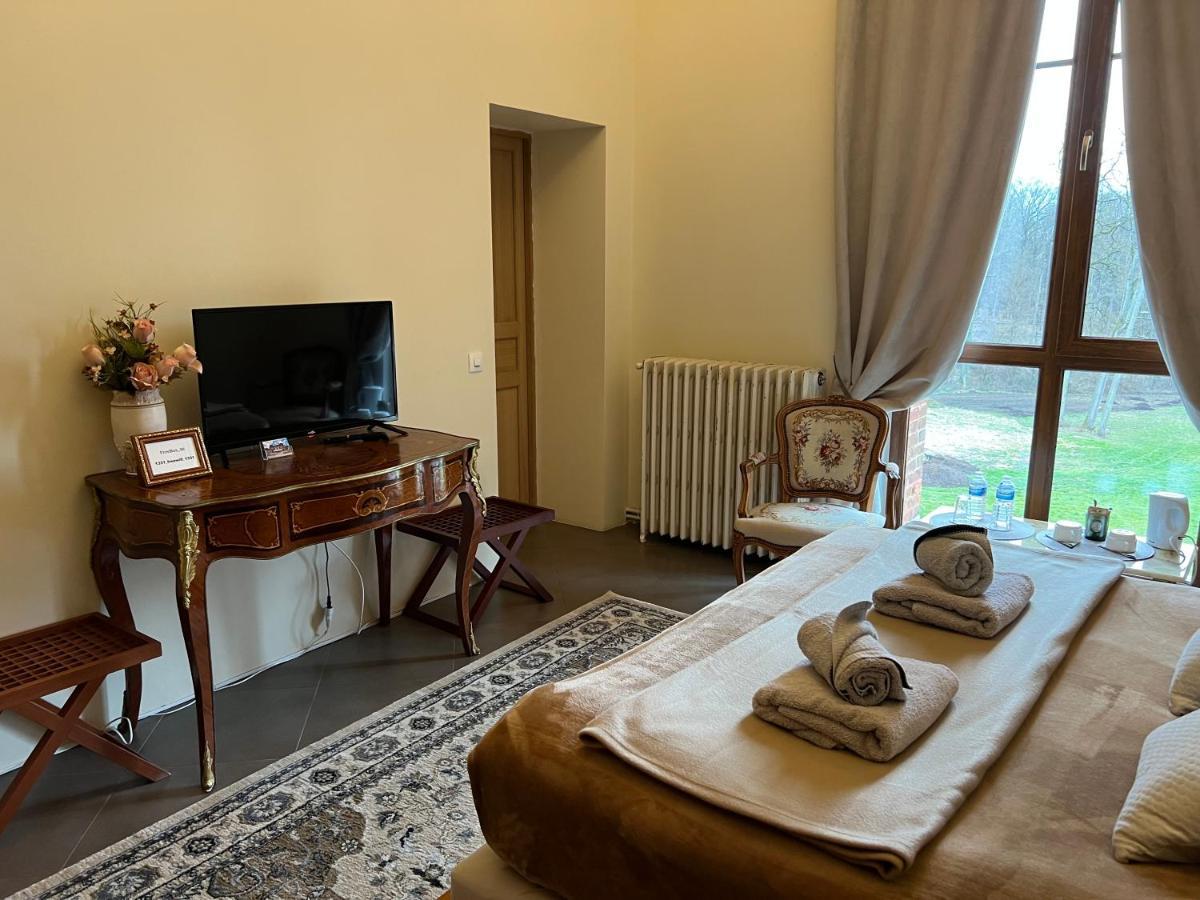 Chateau De Crenille Chaumes-en-Brie 外观 照片